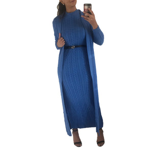 himmelblå lang strik kjole med hals og lange ærmer